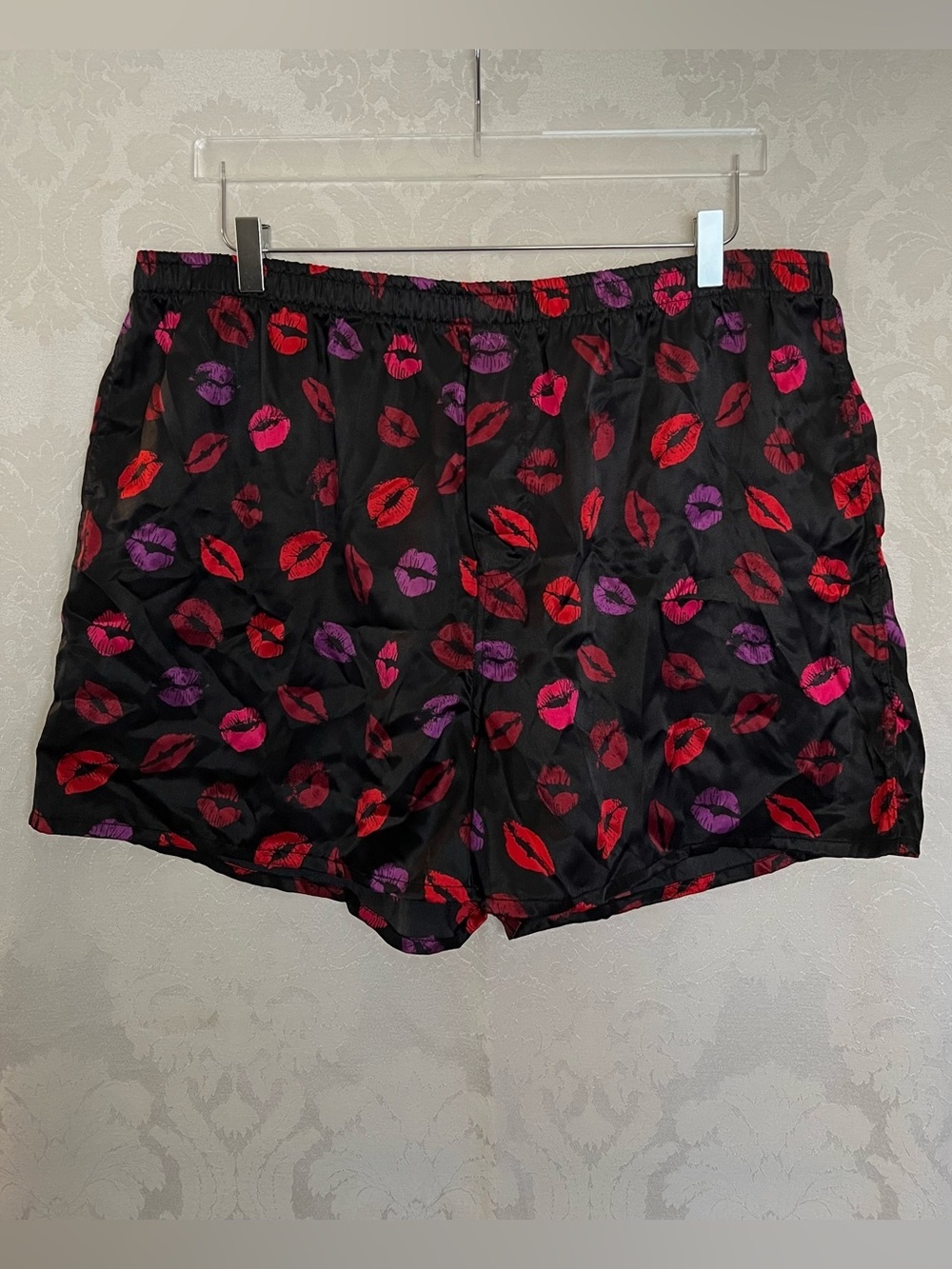 Max Deco Men’s Valentines Day Lip Print Satin Boxers Size XL GUC Elastic Waist